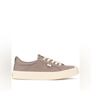 Cariuma OCA low-top canvas sneakers